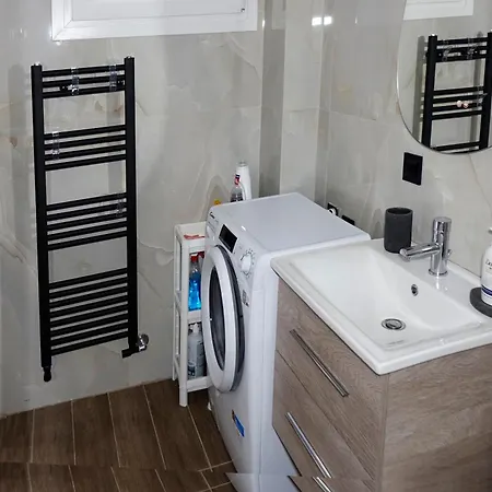 Elpida Apartment *